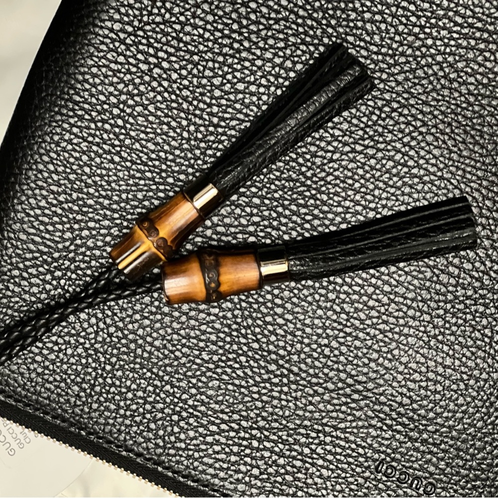 AUTHENTIC! Gucci Pebbled Calfskin Bamboo Clutch